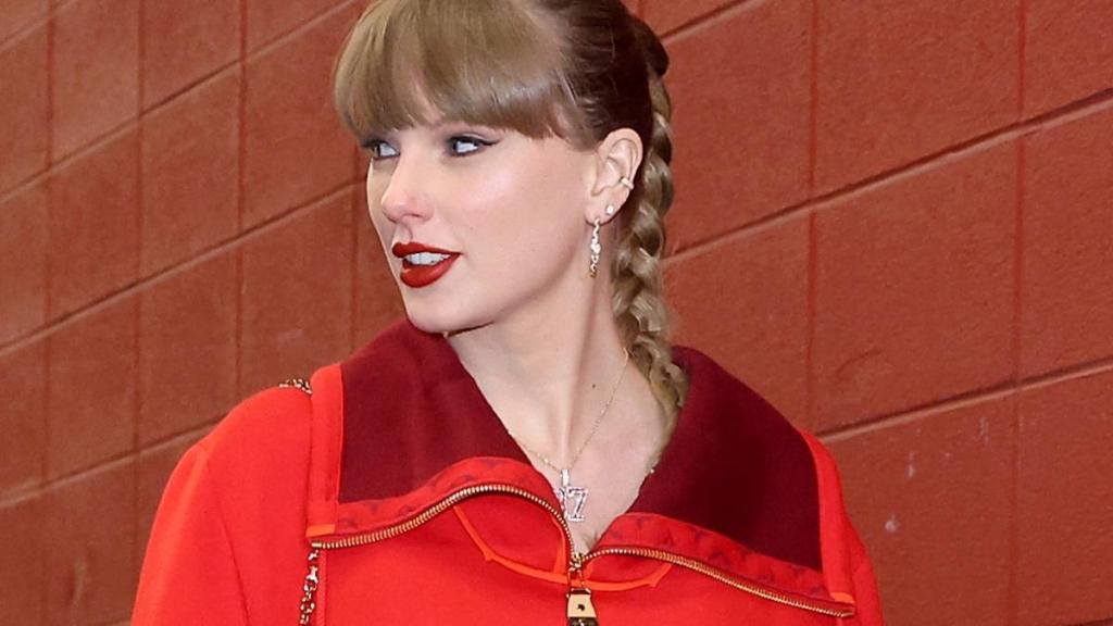 Taylor Swift’s $4K Louis Vuitton Bag Outshines $300 Bomber Jacket