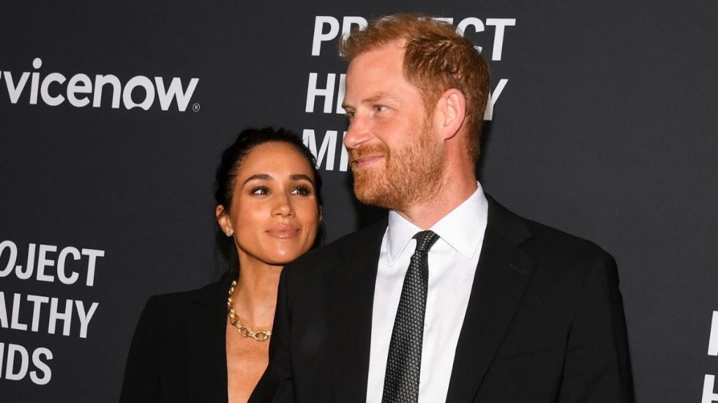 Prince Harry & Meghan Markle’s New Holiday Video Features Their Kids