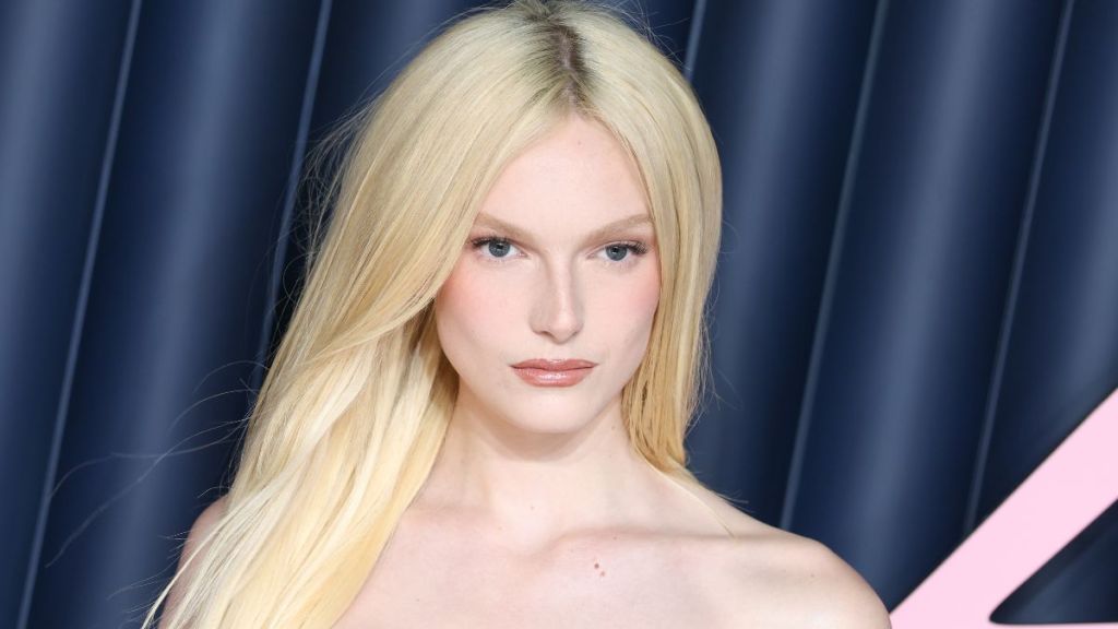 Alex Consani Debuts Bold Skirt Slit That Redefines Fashion