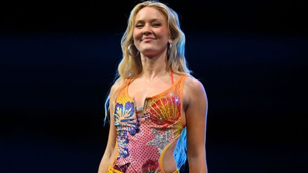 Zara Larsson in Tank Top & Shorts Is Pure Internet Gold