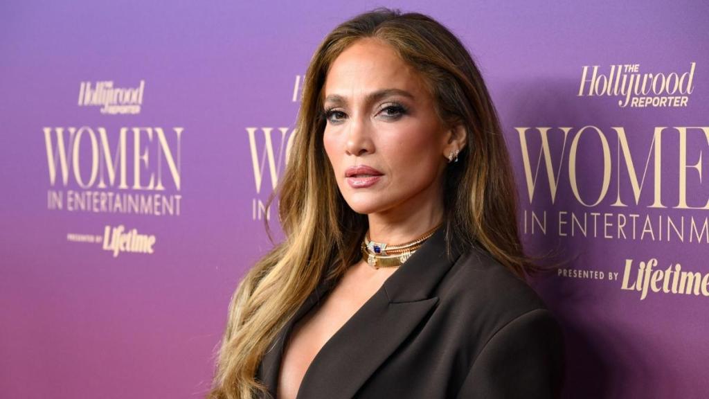 Jennifer Lopez Wearing All-Pink Ensemble Has Fans Saying 'The Body OMG'