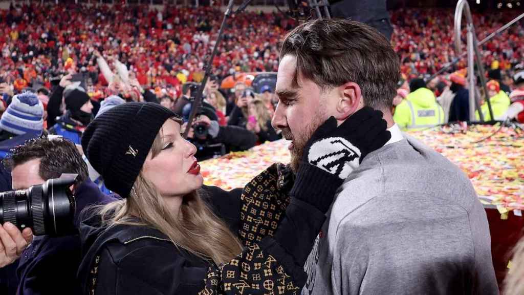 Taylor Swift’s ‘More Vulnerable’ After Travis Kelce Relationship — Source