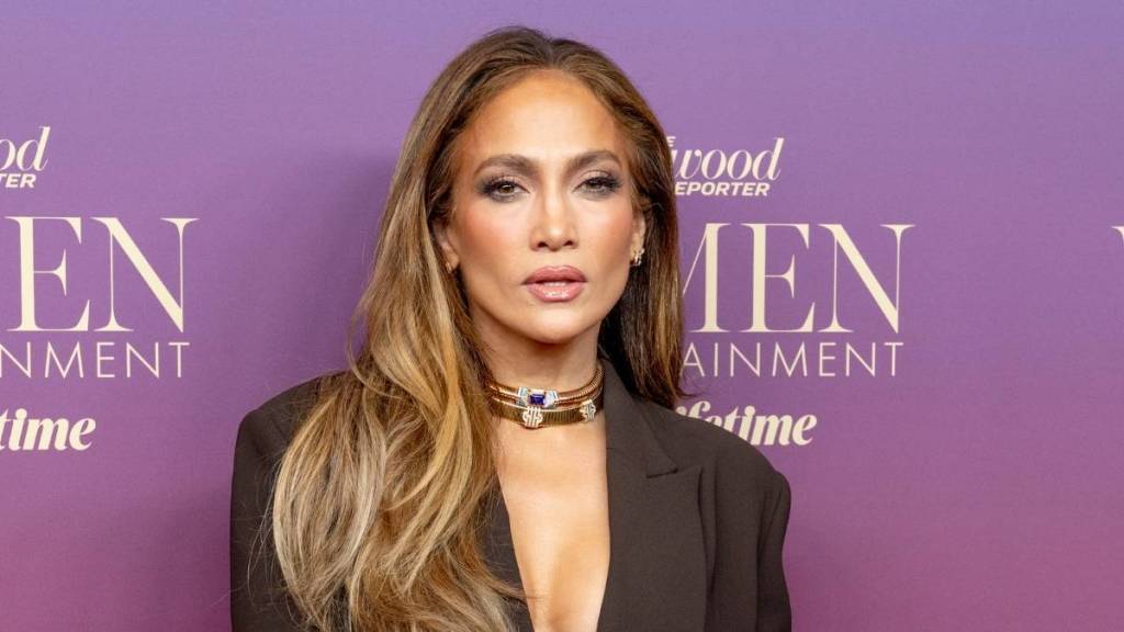 Jennifer Lopez's Abs Under Alberta Ferretti Crop Top Steal the Show