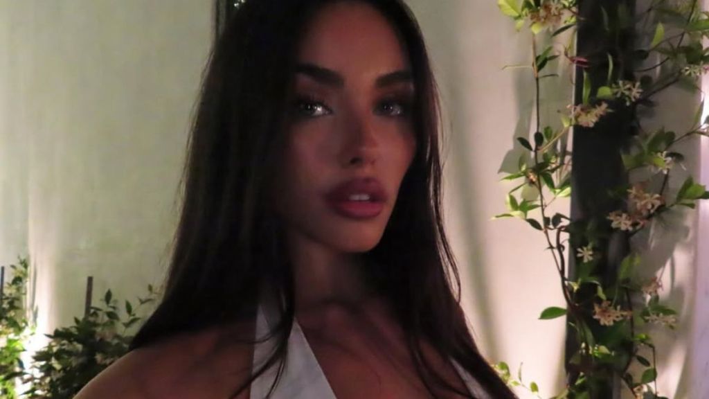 Madison Beer's Toned Legs in Micro Shorts Steal the Show