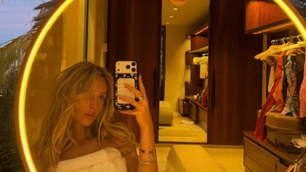 Alix Earle Wears Nothing Just a Towel in New Selfie