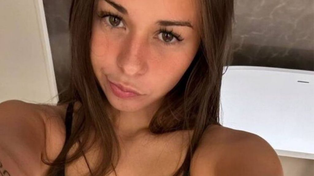 OnlyFans' Sophie Rain Posing in Black Bikini Will Make Your Day