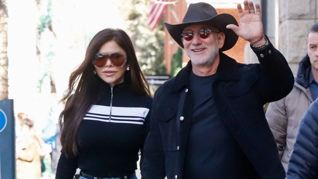 Jeff Bezos & Lauren Sanchez Spotted Partying in St. Barts