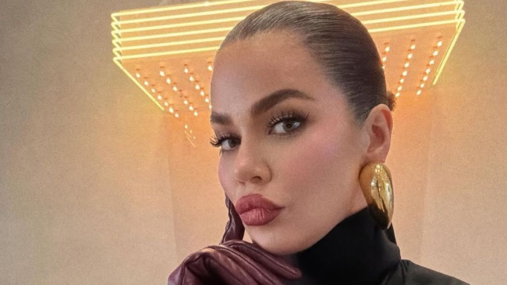 Khloé Kardashian Goes Full Bold in Strapless Dress as Fans Say ‘Ate’