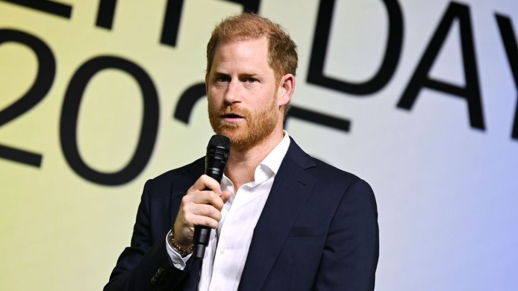 Prince Harry Wants Separate Royal Court, Claims Source