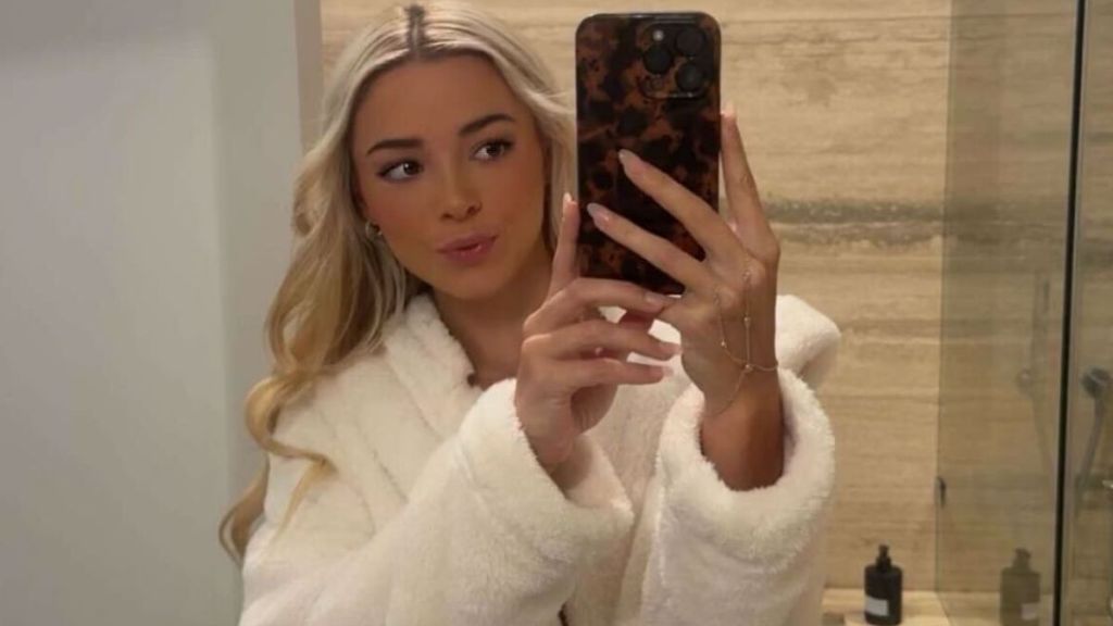 Livvy Dunne’s Bathrobe Photos Show off Her Bathroom Glam Up