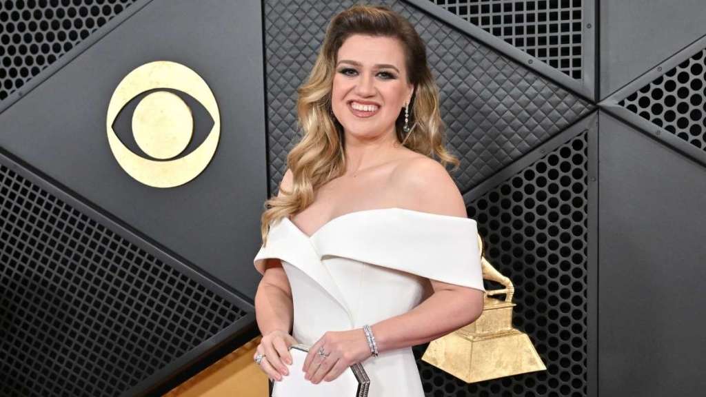 Kelly Clarkson Seeking Help From Loved Ones to Find Right Guy — Source