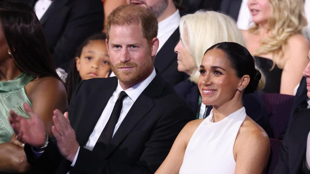 Prince Harry Urges Meghan Markle To Mend Ties With Family — Source