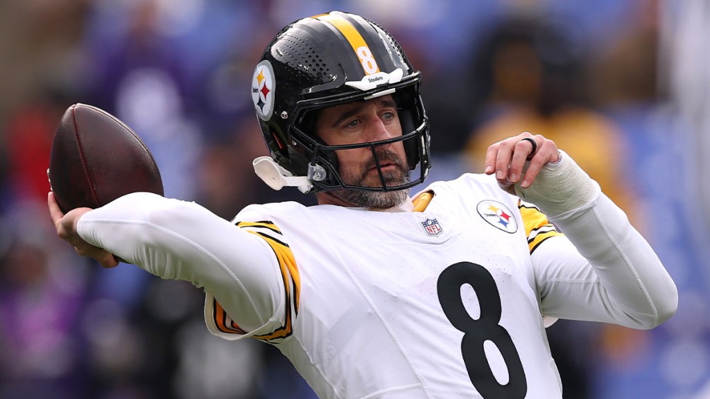 Pittsburgh Steelers’ Aaron Rodgers & Mason Rudolph ‘Kiss’ Clip Debunked