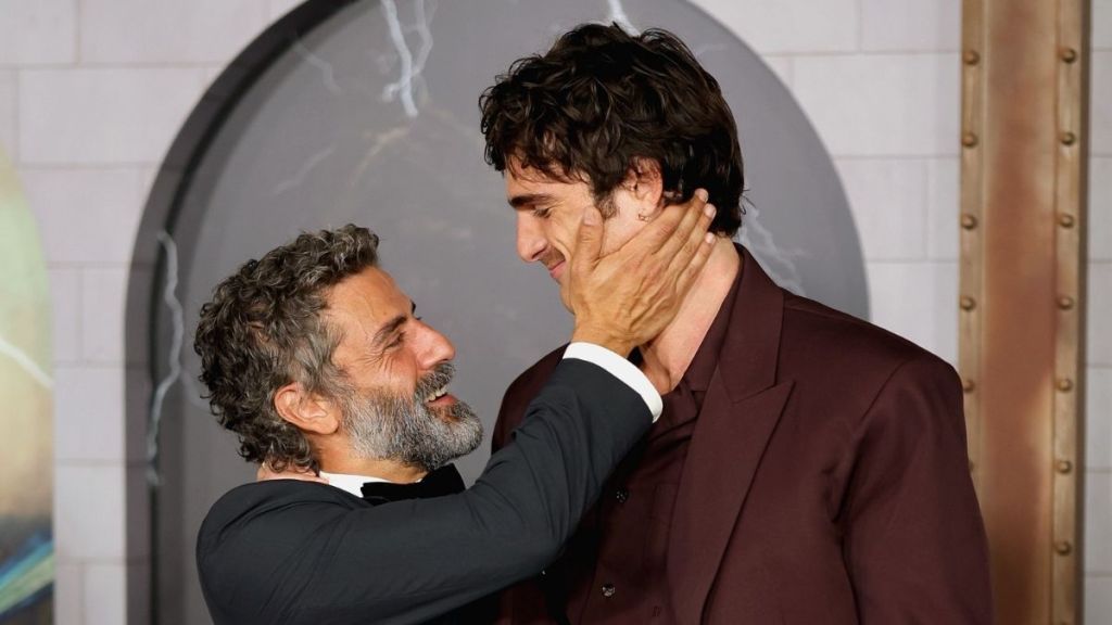 Oscar Isaac on His Pre-Frankenstein Chemistry With Jacob Elordi