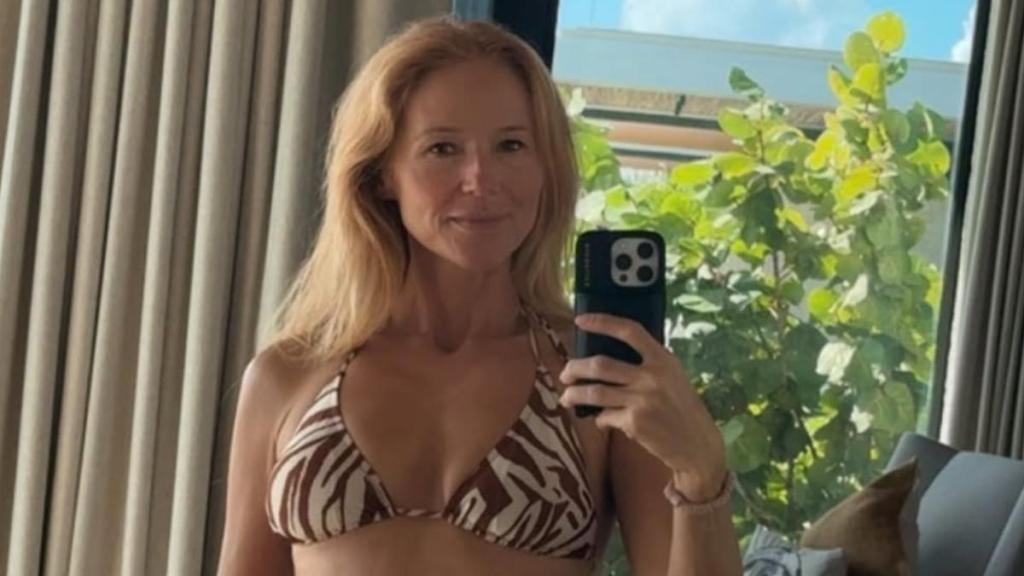 Jewel Wearing Bikini Has Fans in Chokehold