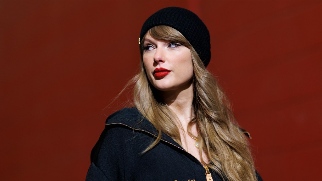 Taylor Swift Ditches Football Sweater For Oversized Coat at Travis Kelce's Game