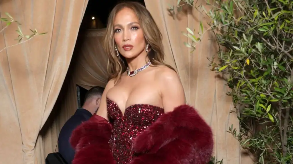 Jennifer Lopez Never Steps Outside Without Applying This Beauty Product