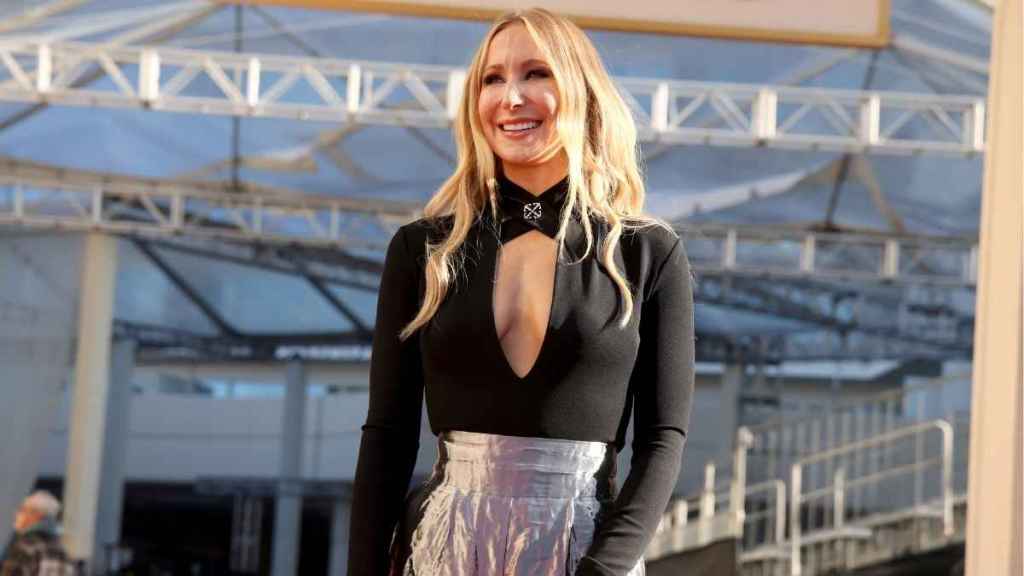 Golden Globes Host Is Not Considering a Wedding at This Point — Source