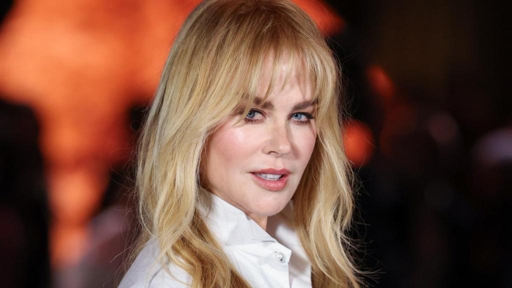 Nicole Kidman's Fuzzy Hat & Chanel Bag Is Peak Off-Duty Chic