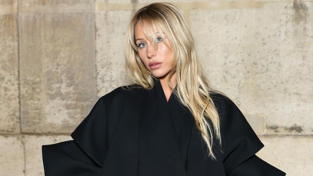 Alix Earle’s Crop-Top Selfie Is as Bold as It Gets