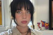 Billie Eilish’s V-Neck Top Selfie Is Turning Heads