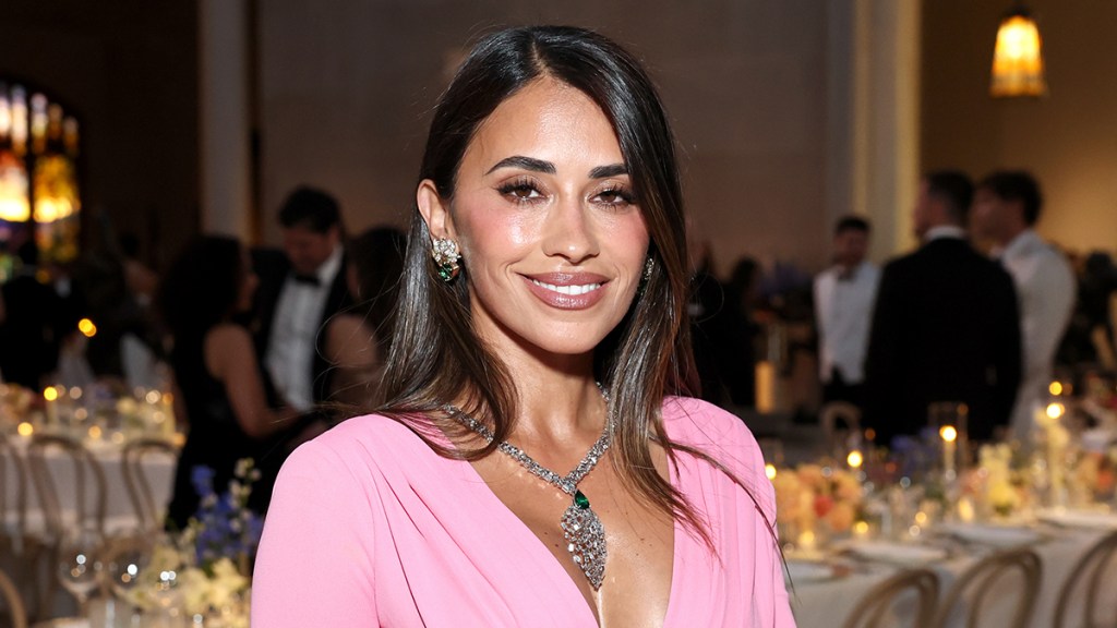 Lionel Messi's Wife Antonela Roccuzzo Wows in Poolside Bikini Photo