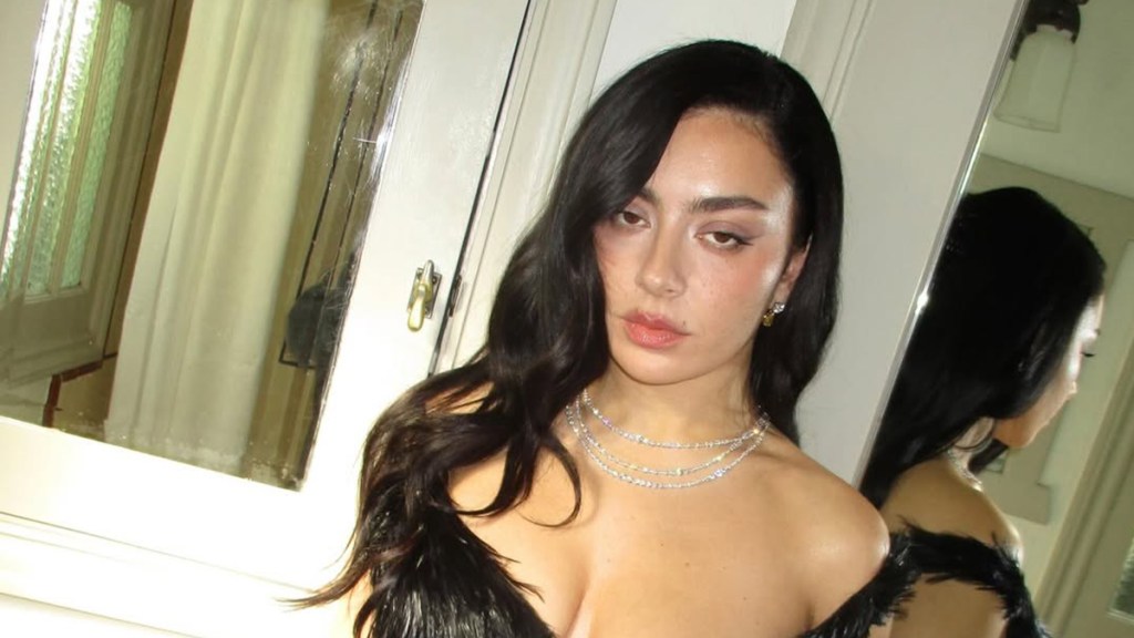 Charli XCX Turns Heads in a Low-Cut Strapless Top, Fans Say ‘Ate’