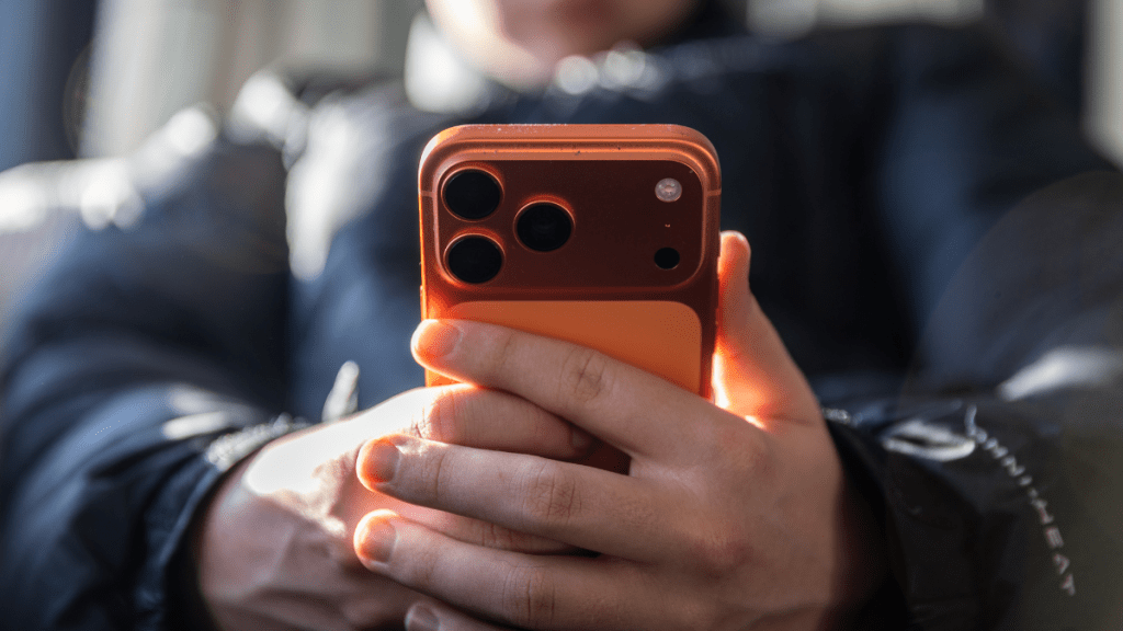 iPhone Users Ask ‘Should I Update to iOS 26.2?’ Amid Battery Life Concerns