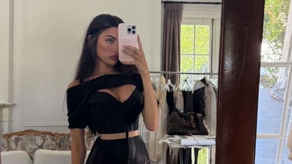 Madison Beer's Selfie in Tiniest Shorts Will Take Your Breath Away