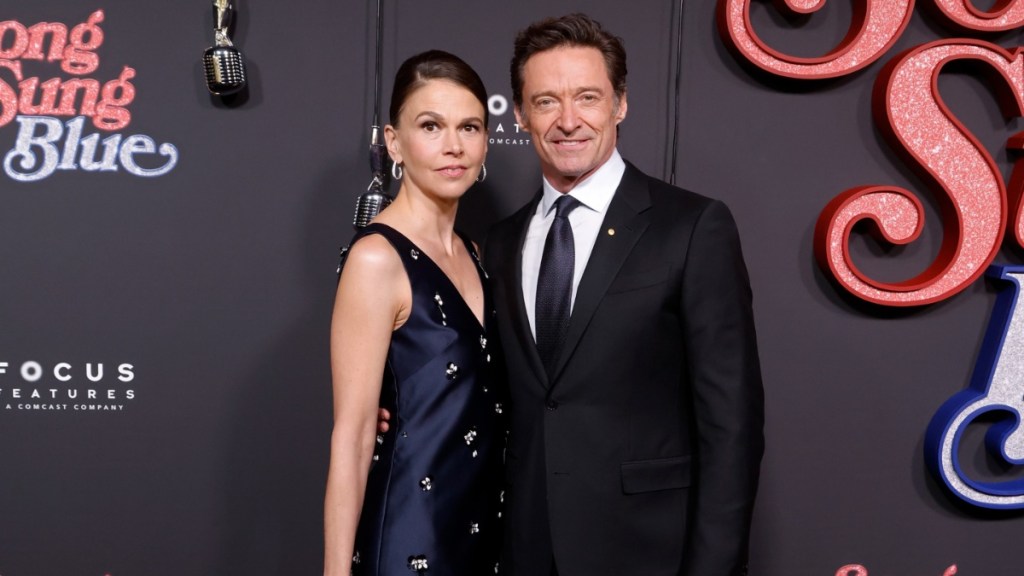 Hugh Jackman & Bikini-Clad GF Get Romantic in Costa Rica