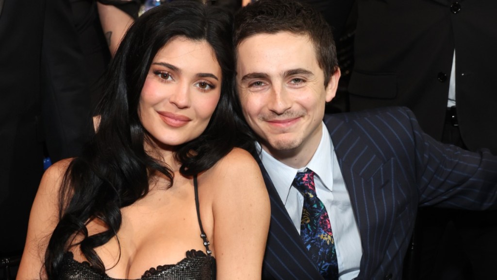 Kylie Jenner Made 'Awkward' Gestures With Boyfriend at CCA — Expert