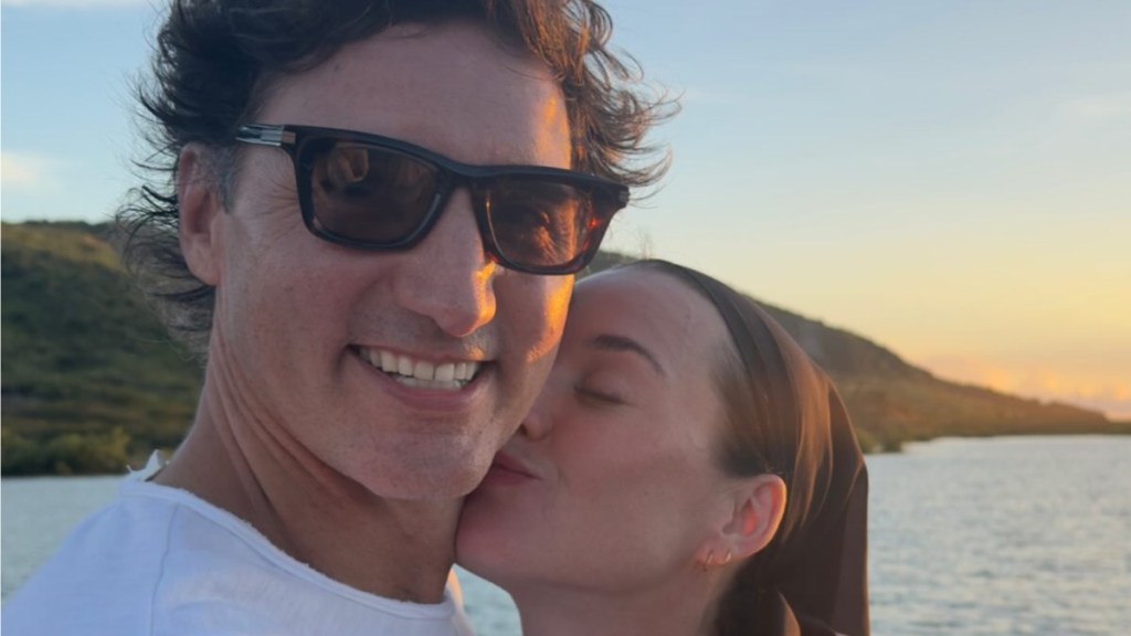 Justin Trudeau & Orlando Bloom’s Crossover on Katy Perry Post Stuns Fans
