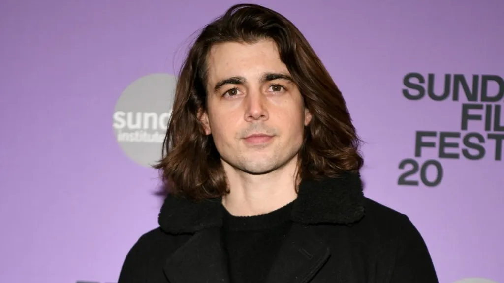 'I Can't Wait to Marry You': Teen Movie Star Gets Engaged to Girlfriend