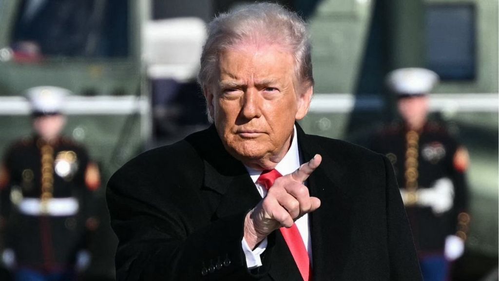 Donald Trump's Mar-a-Lago Gala Had Dancers With Bizarre Dog Masks