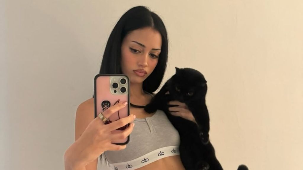 Cindy Kimberly's Bikini Photo Delivers Cheeky Yacht Moment