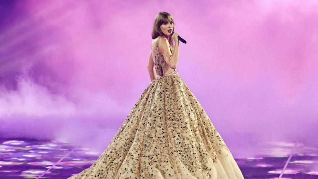 Taylor Swift Spent NYE Being a Wedding Guest