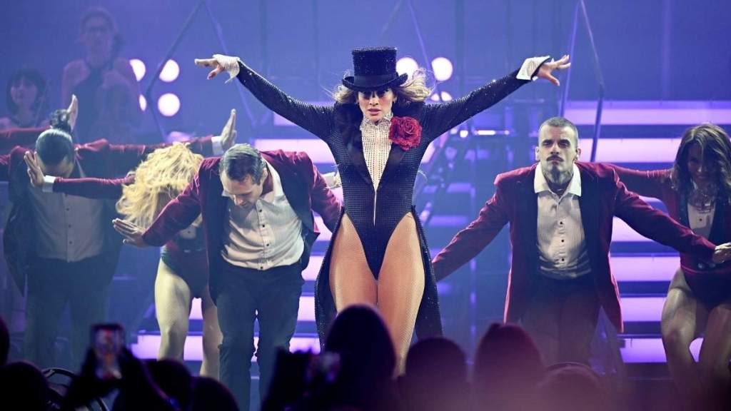 Jennifer Lopez's Vegas Chat Was Reportedly Off the Script for a Reason — Source