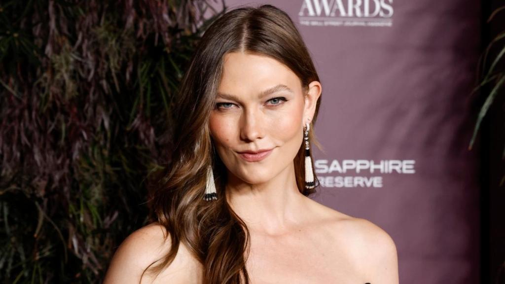 Karlie Kloss Poses in Off-Shoulder Bodysuit Is Unmissable