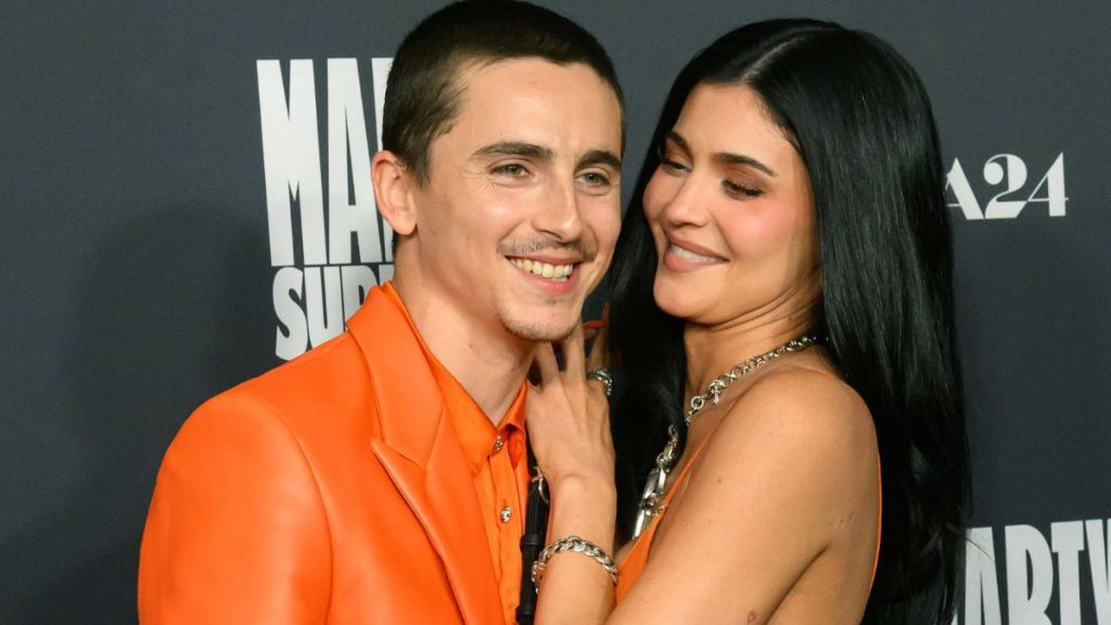 How Kylie Jenner & Boyfriend Balance Career & Romance — Source