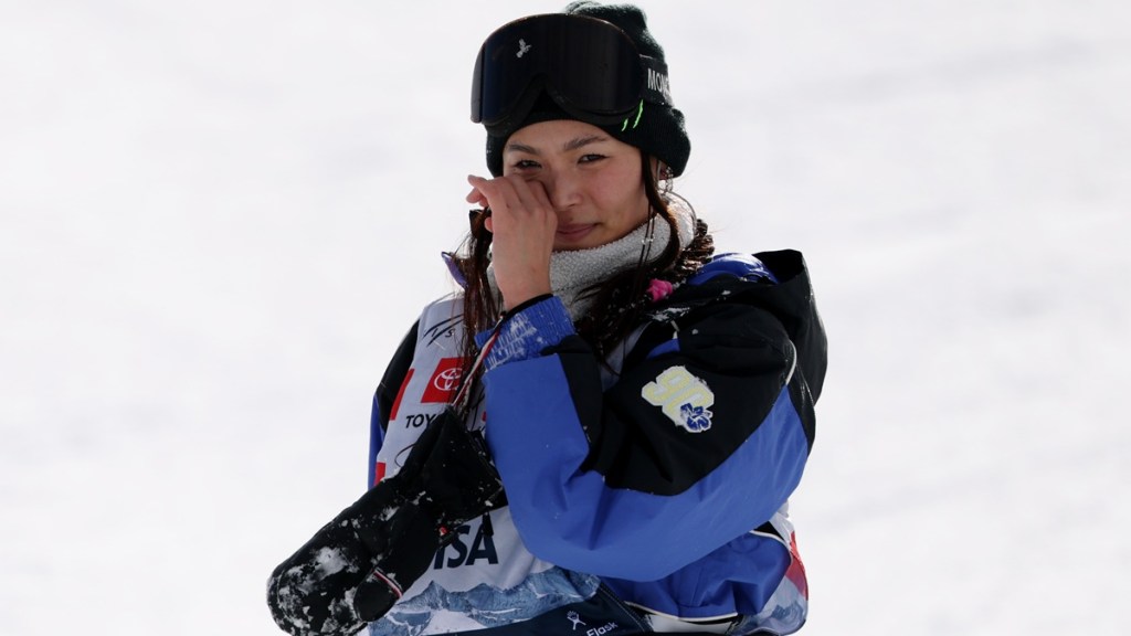 Chloe Kim Injury Fall Video Shoulder Update Olympics