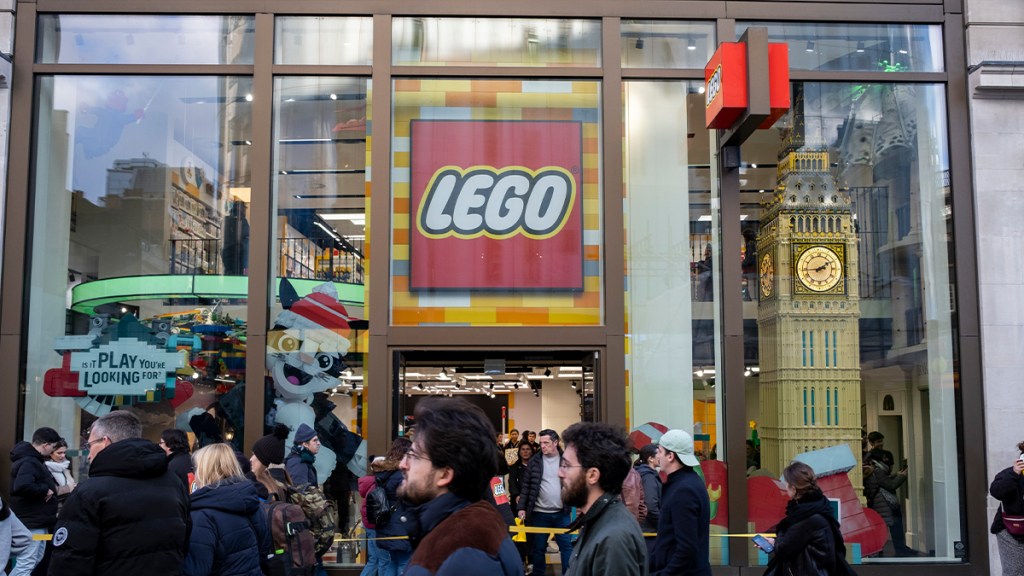 LEGO’s New 2102-Piece Puppy Set Is a Dog Lover’s Dream