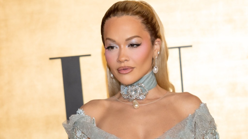 rita ora sports bra crop top abs