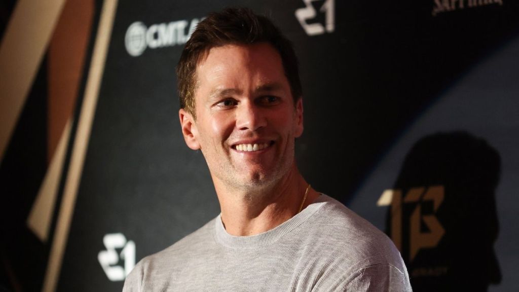 Tom Brady Parties With Leonardo DiCaprio on Yacht Amid Alix Earle Rumors