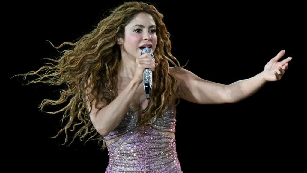 Shakira Dances in Backless Top & Mini Skirt at Recent Tour Stop
