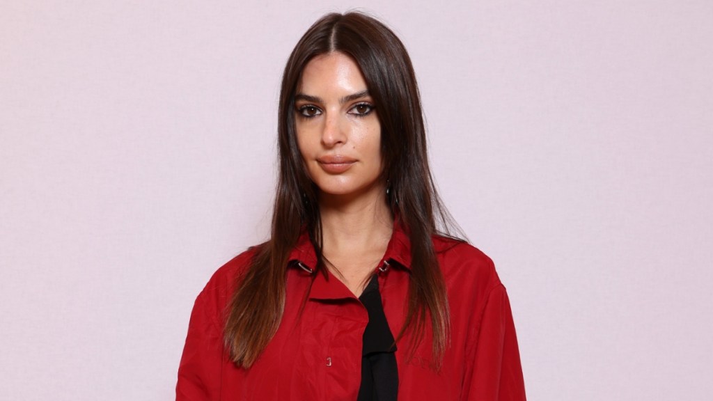 Emily Ratajkowski Breaks the Internet in Bathrobe Amid New Romance Buzz