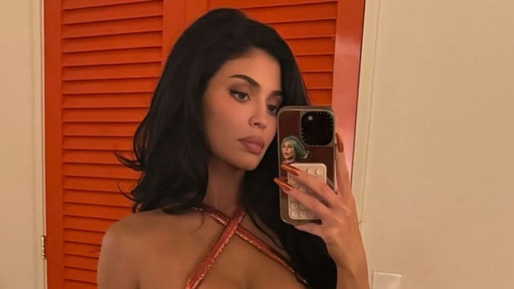 Kylie Jenner Serves Bold Energy in New Alo Look