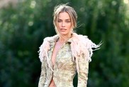 Margot Robbie’s Mini Skirt Look Takes Over the Wuthering Heights Photo Call