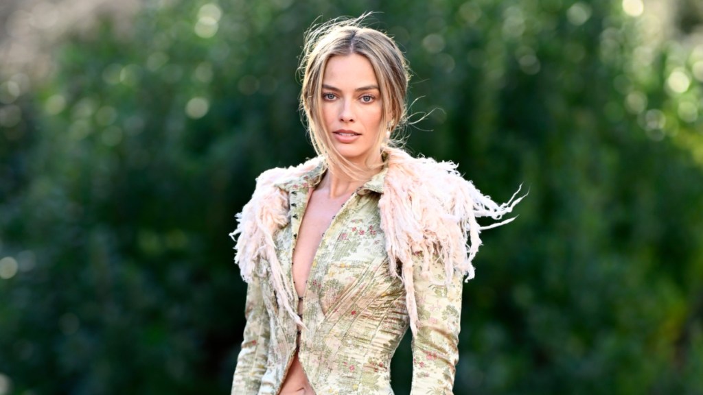 Margot Robbie’s Mini Skirt Look Takes Over the Wuthering Heights Photo Call