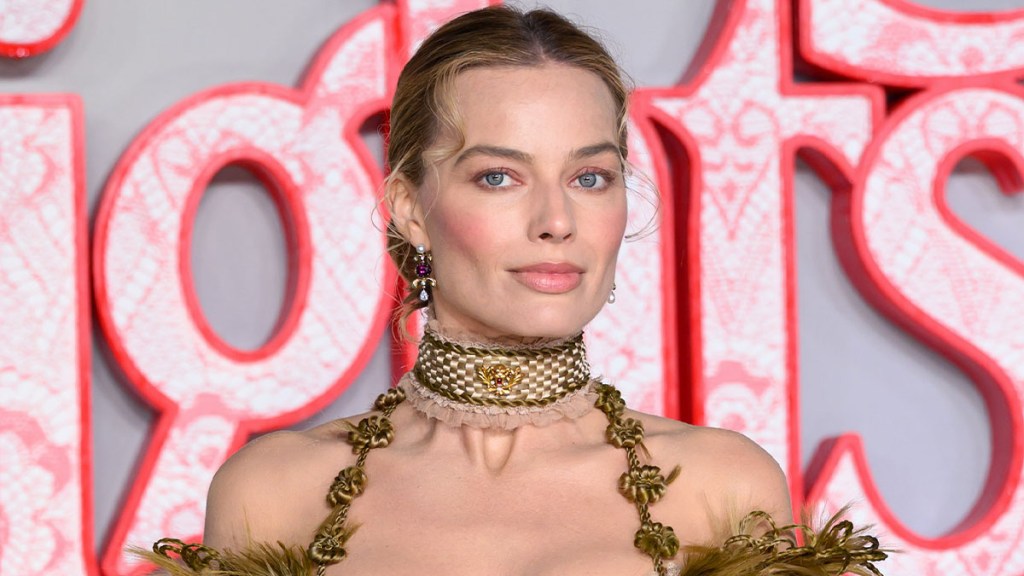 Margot Robbie Hair Dress Wuthering Heights