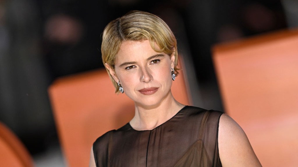 Jessie Buckley’s Daring All-Sheer Look Dominates The Bride! World Premiere